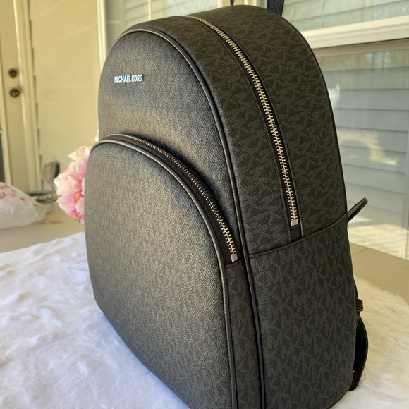 Michael Kors abbey backpack - Picture 2 of 7